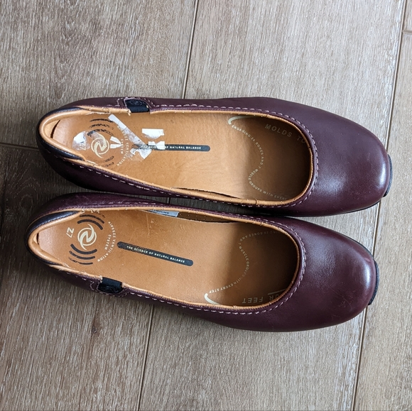 Aura Z7 Leather Shoes Burgundy Ballet shoes women's Size 9.5 - Picture 2 of 13